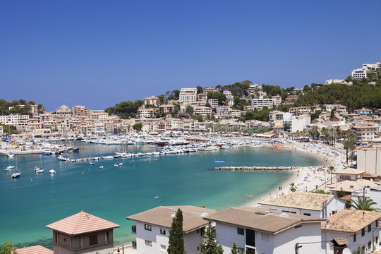 View over Port de Soller with port and beach, Majorca (Mallorca), Balearic Islands, Spain, Mediterranean