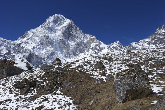 Chola Khola valley near Dzonglha with Arakam Tse, Solukhumbu District, Sagarmatha National Park, Nepal, Himalayas