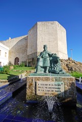 Obraz premium Tarifa castle and Sanch IV statue.