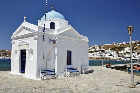 Small chappel on the sea front of Mykonos Town (Chora), Mykonos, Cyclades, Greek Islands, Greece