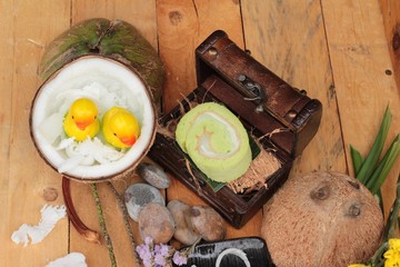Green cake rolls filled with coconut.