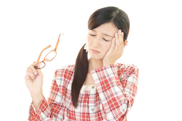 頭痛を訴える女性