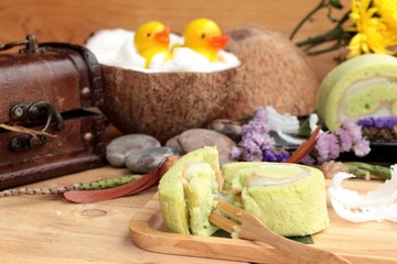 Green cake rolls filled with coconut.