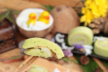 Green cake rolls filled with coconut.