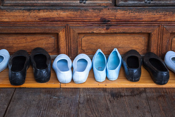 한옥 창문 고무신