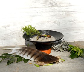 Räucherschale, Weihrauch, Räucherwerk, Räucherkräuter, räuchern, Räucherfeder