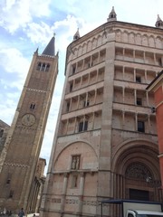 Fototapeta na wymiar Parma, piazza del Duomo