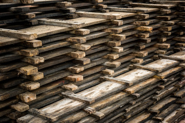 Wood for building cement pillar