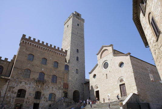 Tower, Palazzo del Popolo and fa?ade of Duomo in San Gimignano, Tuscany