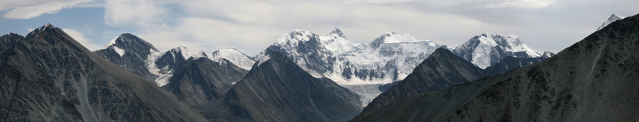 Fototapeta na wymiar Belukha Mountain in the Altai Mountains, Russia.