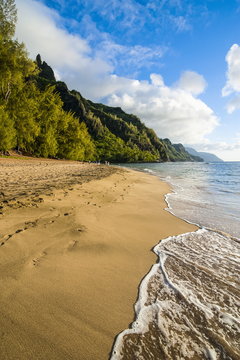 Kee beach on the Napali coast, Kauai, Hawaii