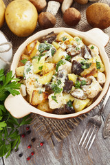 Potatoes with mushrooms in sour cream