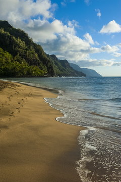 Kee beach on the Napali coast, Kauai, Hawaii