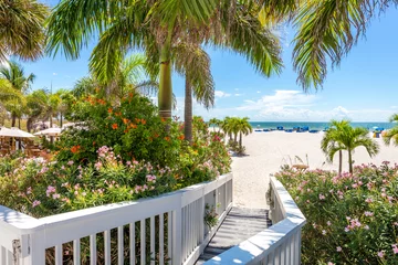 Tuinposter Afdaling naar het strand Promenade op strand in St. Pete, Florida, VS