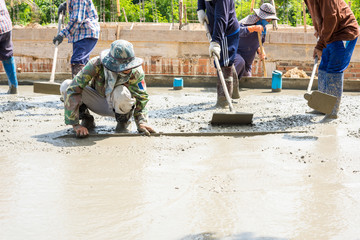 Plasterer concrete cement floor topping with float