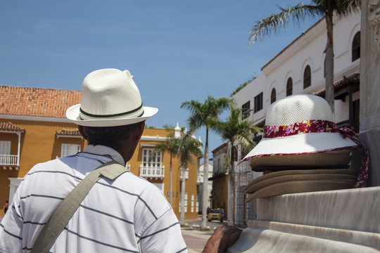 Vendedor de Sombreros en la Plaza de la Aduana - Cartagena