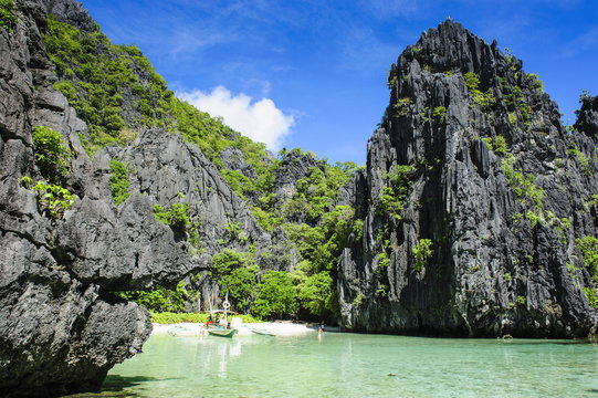 Crystal clear water in the Bacuit archipelago, Palawan, Philippines