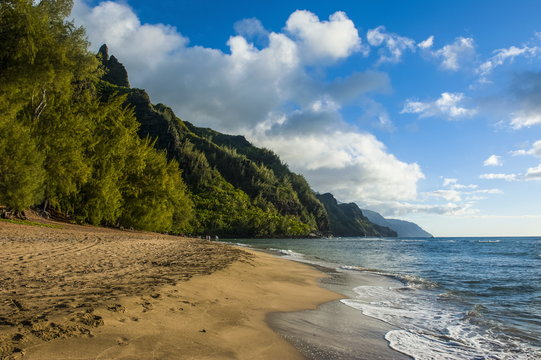Kee beach on the Napali coast, Kauai, Hawaii