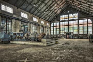Fotobehang Turbinehal in een verlaten elektriciteitscentrale © tobago77