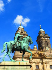 Fototapeta na wymiar Kaiserdenkmal vor Kirche Nürnberg