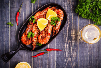 Fried shrimp with lemon and white wine