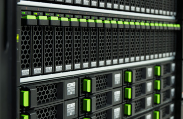 Array disk storage in data center