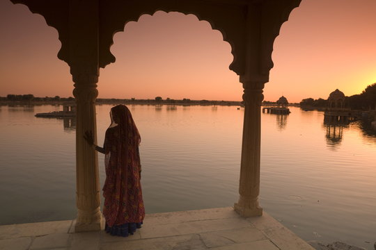 Woman in traditional dress, Jaisalmer, Western Rajasthan 