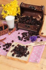 Obraz na płótnie Canvas Dried currants and raisin bread.