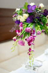 Fototapeta na wymiar Nice flower arrangement for an event party or wedding reception