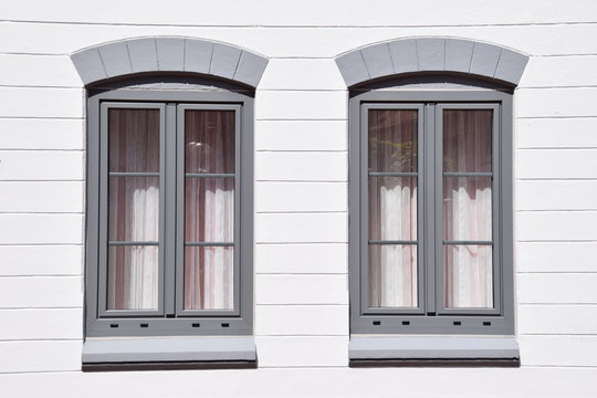 Restaurierte Rundbogenfenster