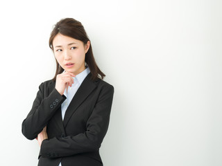 悩む・ビジネスウーマン