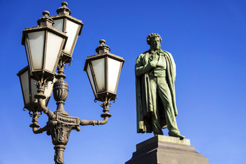 Fototapeta na wymiar iron lantern on the background of the monument to Alexander Push