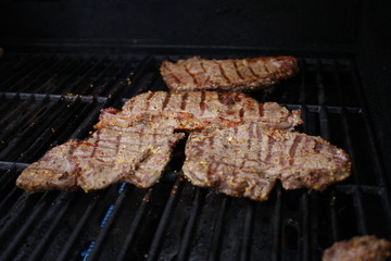 Steaks auf Grill