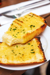 getoastets Knoblauchbrot