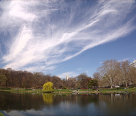 Lake and clouds in the city