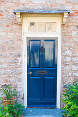 Fototapeta na wymiar Tür in einem alten Steinhaus in Vicars Close, Wells, England