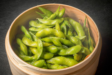 枝豆と塩　日本食　Green soybeans hors d'oeuvre Japan which it was sultry