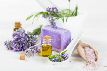 Obraz na płótnie Canvas Lavender flowers with essential oil