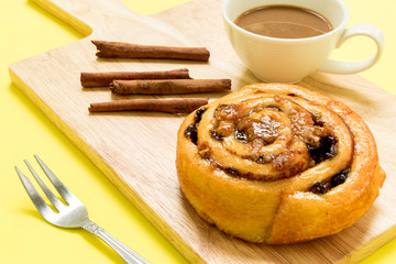 Cinnamon Roll for Coffee Break / Cinnamon Roll for Coffee Break Background