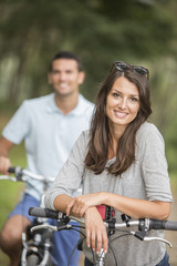 Obraz premium young couple cycling