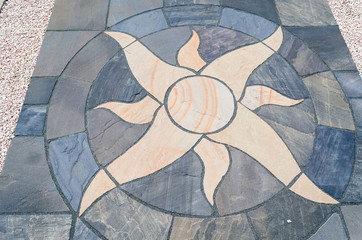 Steinbodenfliesen mit Sonnenmotiv     Stone floor tiles with sun