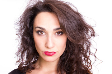 Fototapeta premium Schöne Frau mit dem langen lockigen Haar
