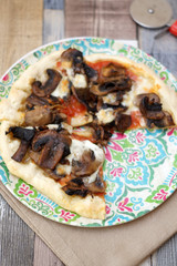 Pizza con i funghi