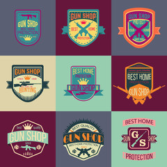 Naklejka premium Pop art gun shop logotypes and badges vector set