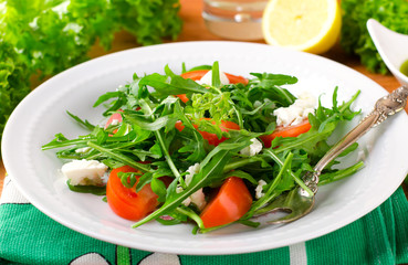 Green salad with arugula, tomatoes and feta cheese