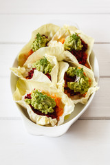 Geraspeltes Gemüse, Blumenkohl, Karotten, Rote Bete mit Avocado