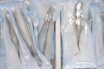 Packed manual surgical instruments for sterilization
