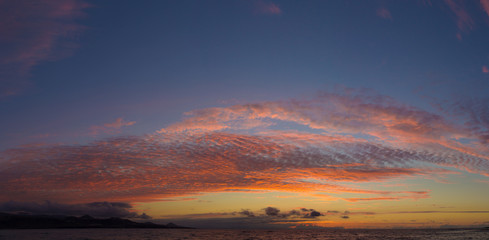 Fototapeta na wymiar spectacular sunset over Las Canteras