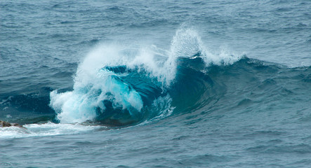 Naklejka premium breaking waves