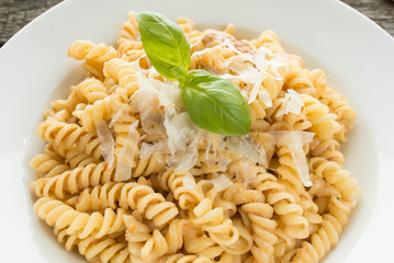 Girandole mit Pesto aus Mandeln